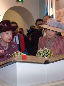 2007 Bezoek van Koningin Elizabeth II en Koningin Beatrix t g v het 400 jarig bestaan van de Engelse Kerk Begijnhof 2007 S BC 00210 071