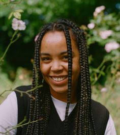 Portret van Ruby Cruden in een tuin