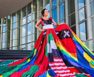 25 26 Rainbow Dress Foundation Mayor Femke Halsema Altin Kaftira Rainbow dress Foundation6516 edit