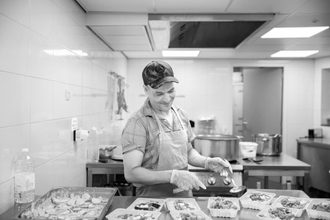 Diner Wereldhuis kok in keuken