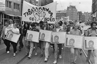 Demonstratie tegen racisme en fascisme na de dood van Kerwin 1983. Foto: Marcel Antonisse–Anefo, Collectie: Nationaal Archief