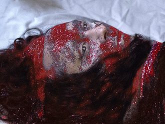 ANOHNI kunstfoto rode vlekken op persoon