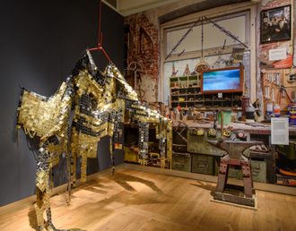 Metaalkunstwerk Atelier Meister-Scauso op zaal.