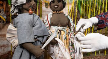 Detail uit een diorama van Rita Maasdamme Gefotografeerd voor tentoonstelling De Maasdamme Collectie in het Amsterdam Museum 2022 1 2