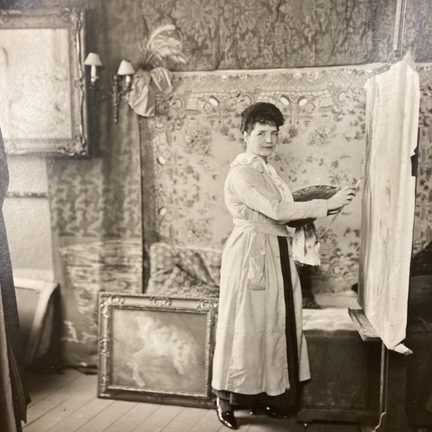 Betsy Westendorp-Osieck in haar atelier, ca. 1905, bron: RKD