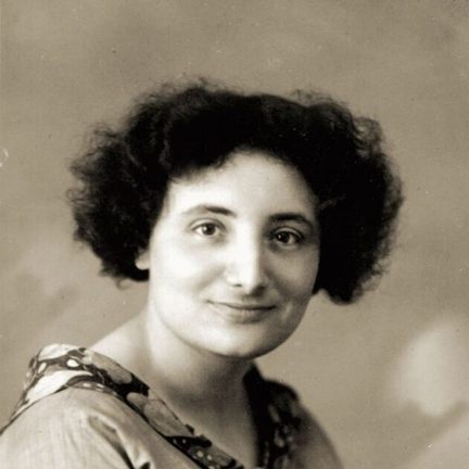 Fré Cohen, fotograaf onbekend. Collectie Peter van Dam (auteur/biograaf van Fré Cohen)