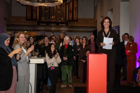 Femke Halsema geeft toespraak tijdens opening tentoonstelling Vrouwen van Amsterdam op 12 december 2024. Foto Amsterdam Museum, foto Janiek Dam