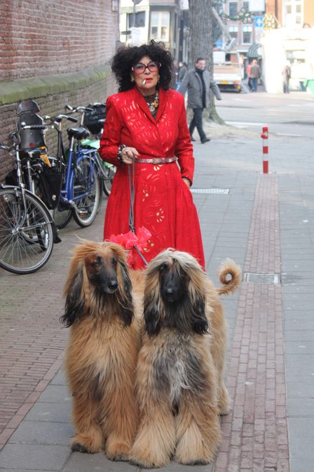 Fong Leng aankomst opening tentoonstelling Fong Leng Fashion Art 2013 in het Amsterdam Museum, foto Amsterdam Museum