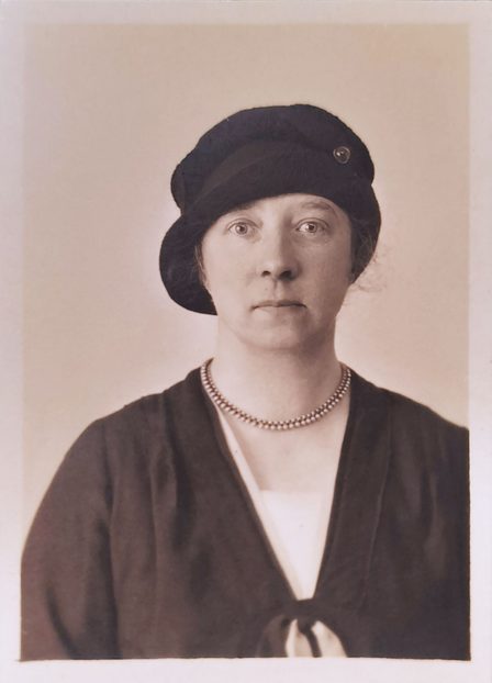Pasfoto van Antje Schreuder, 23 januari 1932, bron: privécollectie
