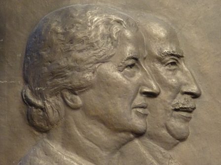 Plaque Rosa and Joseph Cohen founders of Maison de Bonneterie immortalized in bronze in stairwell in Amsterdam