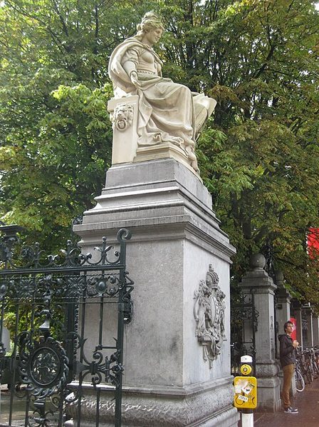 Stedenmaagd, toegangshekken Vondelpark. Bron Wikimedia