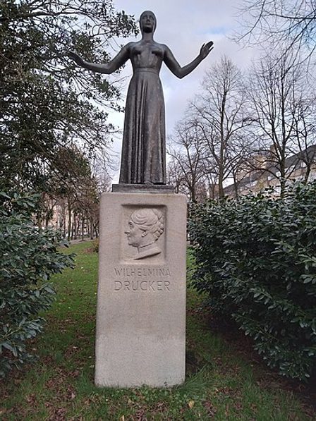 Wilhelmina Drucker Monument Amsterdam. Foto Cees Camel