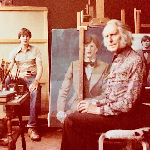 Schilder Carel Willink in zijn Amsterdamse atelier tegenover Rijksmuseum met de geportretteerde Rik van Dam en het schilderij in wording 28 mei 1976 Foto Sylvia Willink