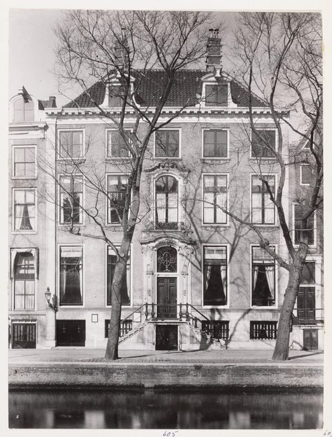 Grachtenpand Huis Willet Holthuysen in Amsterdam facade