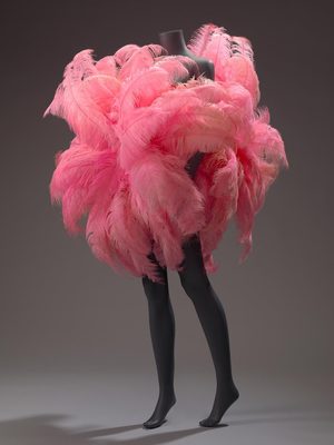 Roze fotojurk op paspop Rihanna
